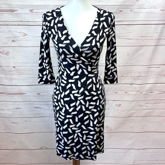 Diane Von Furstenburg Abstract Leaf Julian Silk Wrap Dress DVF - Picture 1 of 13